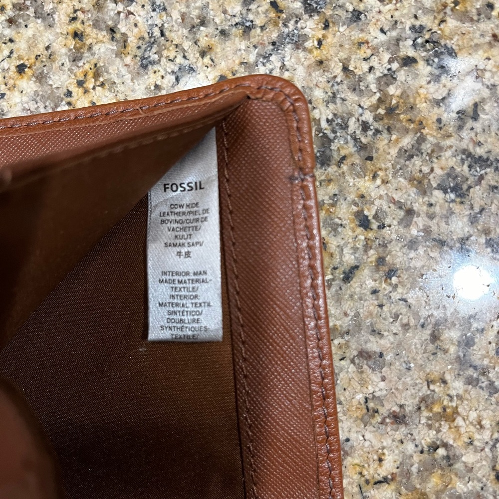 Brown Leather Fossil wallet - Picture 7 of 7